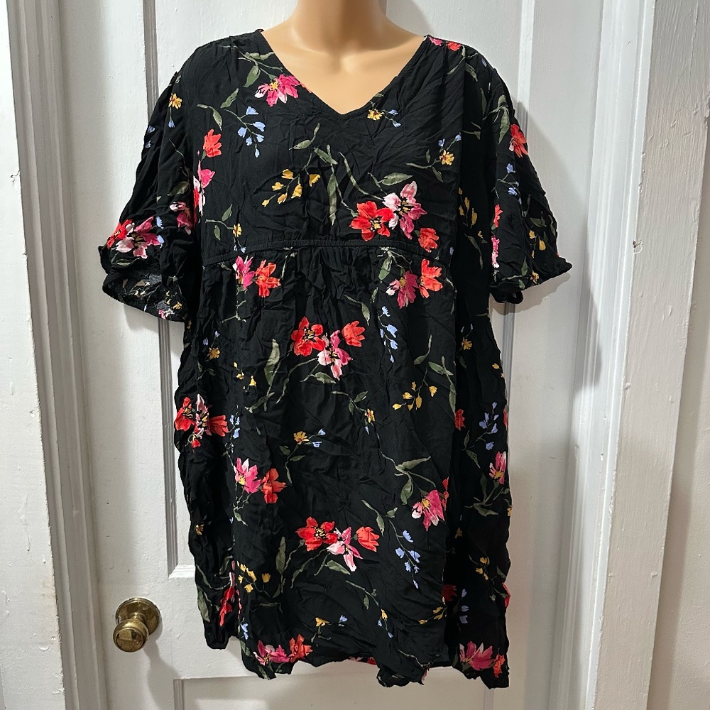 Old Navy Black Floral Pattern‎ Maternity Short Sleeve Top in XL
